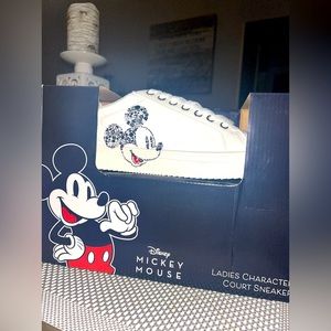 Disney Aldi Mickey Mouse Ladies Character Court Sneakers
(NWT) b&w